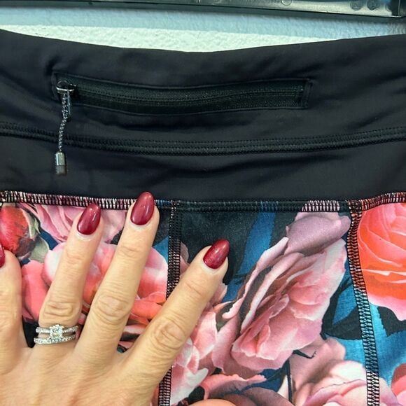 Lululemon Run Women’s Inspire Crop II Leggings Secret Garden Pattern Size 4 - Picture 5 of 8